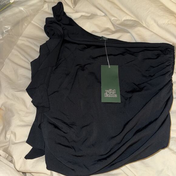 Universal Thread One Shoulder Black Crop With Rosette Detail Medium - Picture 4 of 4